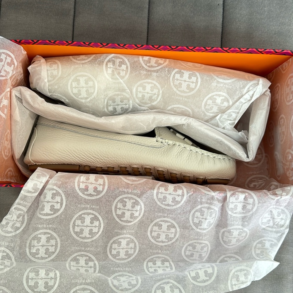 Brand new Tory Burch Lowell 2 Driver -Tumbled Leather Loafer - Picture 5 of 5